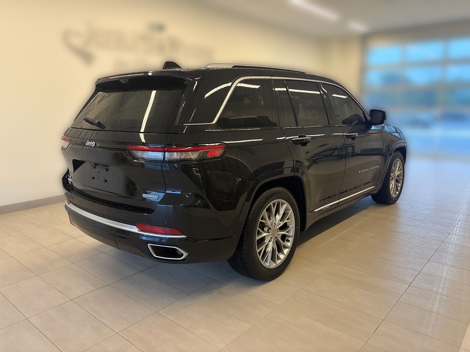 2023 Jeep Grand Cherokee Summit