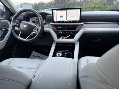 2025 Ford Explorer Platinum