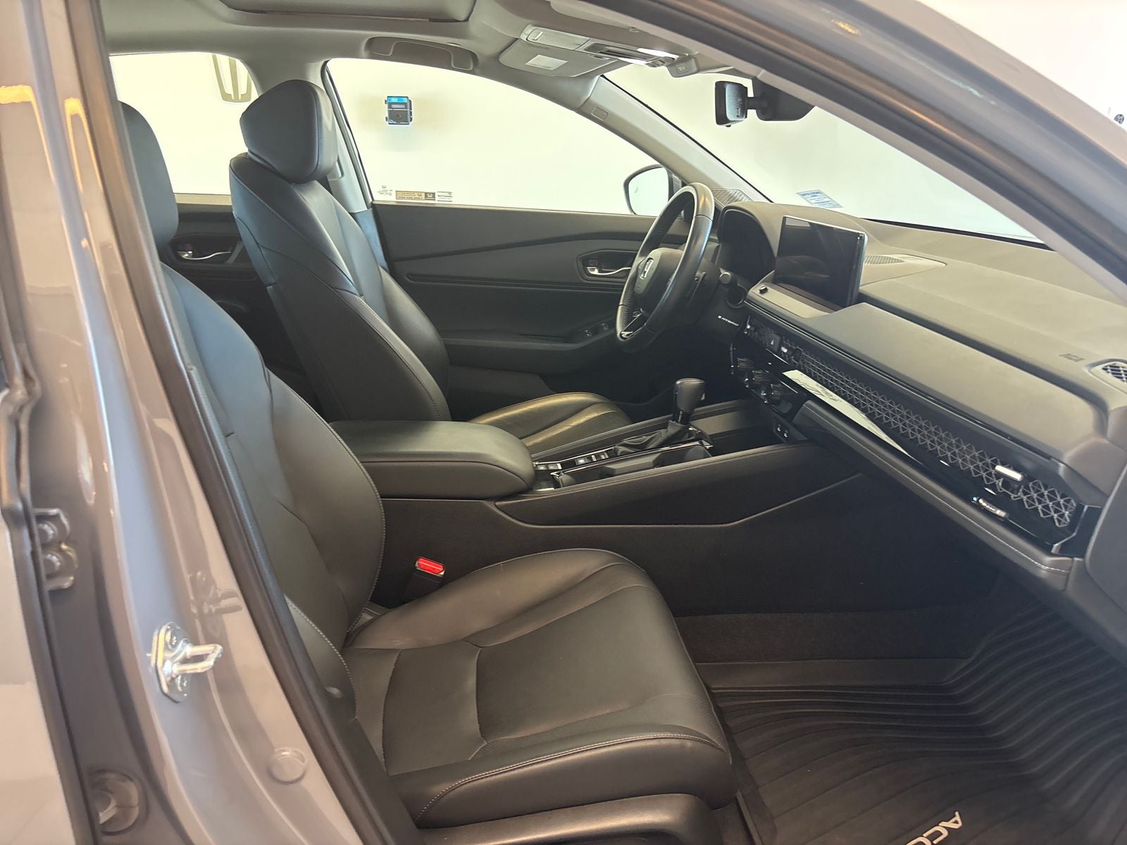 2023 Honda Accord Hybrid EX-L - Photo 6