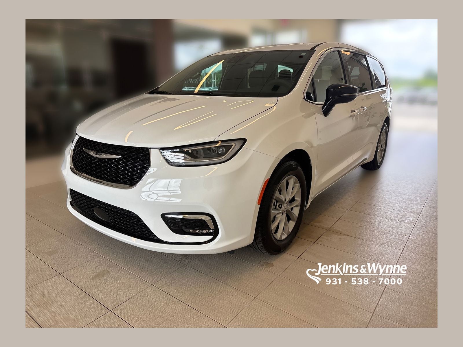 2026 Chrysler Pacifica Limited's photo