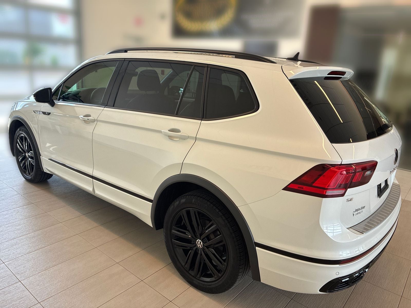 2022 Volkswagen Tiguan 2.0T SE R-Line Black