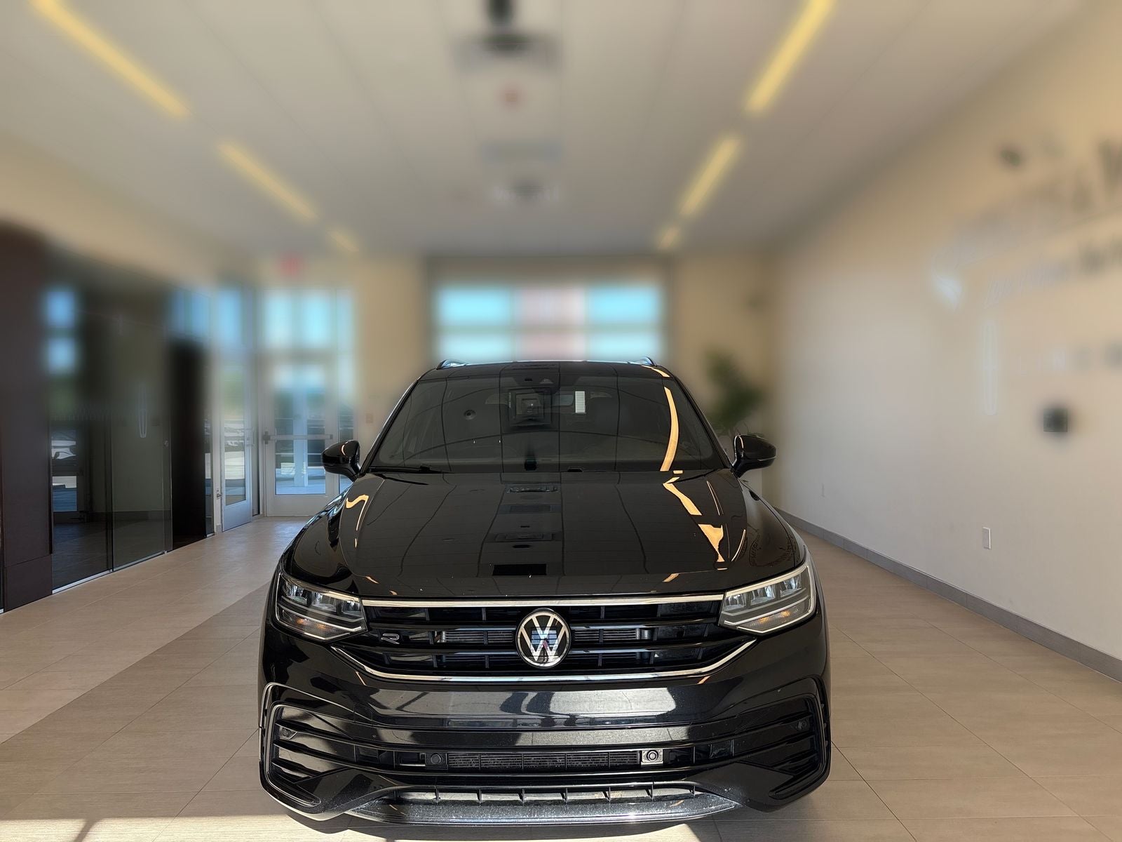 2024 Volkswagen Tiguan 2.0T SE R-Line Black