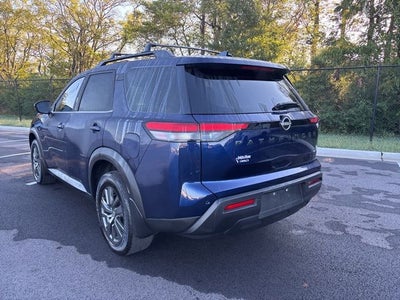 2022 Nissan Pathfinder SV