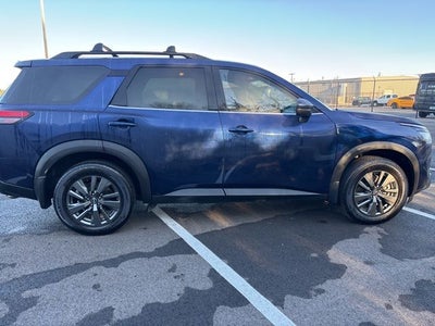 2022 Nissan Pathfinder SV