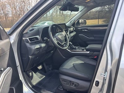 2025 Toyota Highlander Base