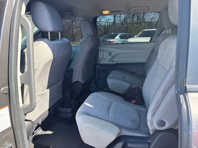 2023 Toyota Sienna LE 8 Passenger