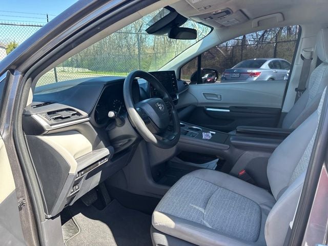 2023 Toyota Sienna LE 8 Passenger