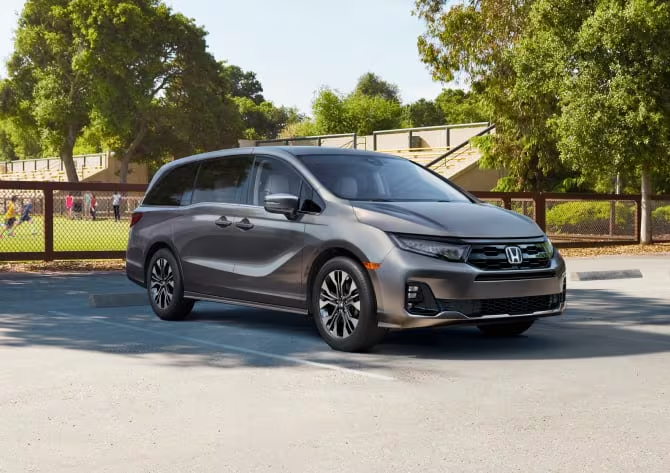 2026 Honda Odyssey exterior three-quarter front view