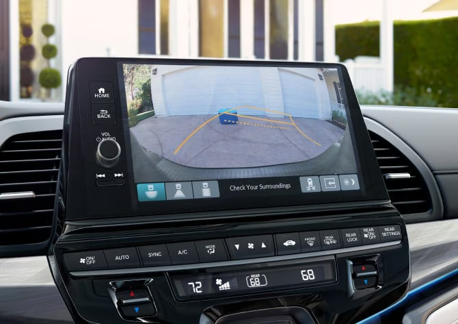 2026 Honda Odyssey interior 9-inch touchscreen display